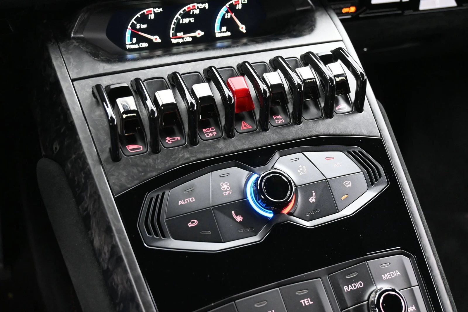 2018 Lamborghini Huracán Performante interior, center console, Nero Cosmus