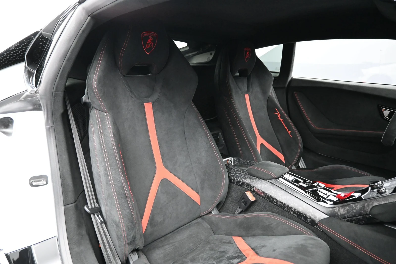 2018 Lamborghini Huracán Performante interior, seats, Nero Cosmus