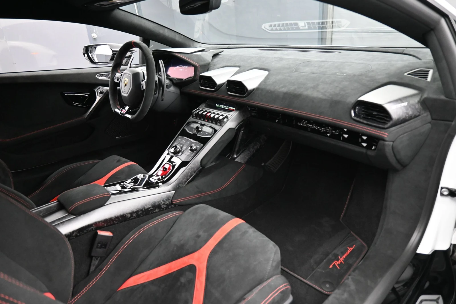2018 Lamborghini Huracán Performante interior, Nero Cosmus