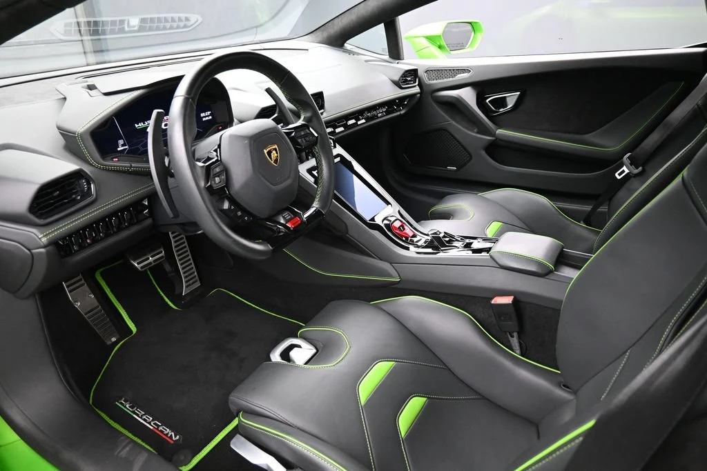 2022 Lamborghini Huracán EVO RWD Spyder interior, Nero Ade