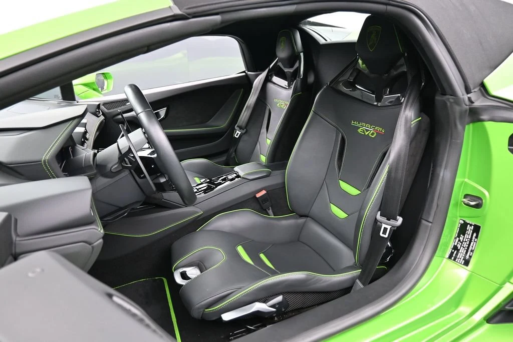 2022 Lamborghini Huracán EVO RWD Spyder interior, seats, Nero Ade