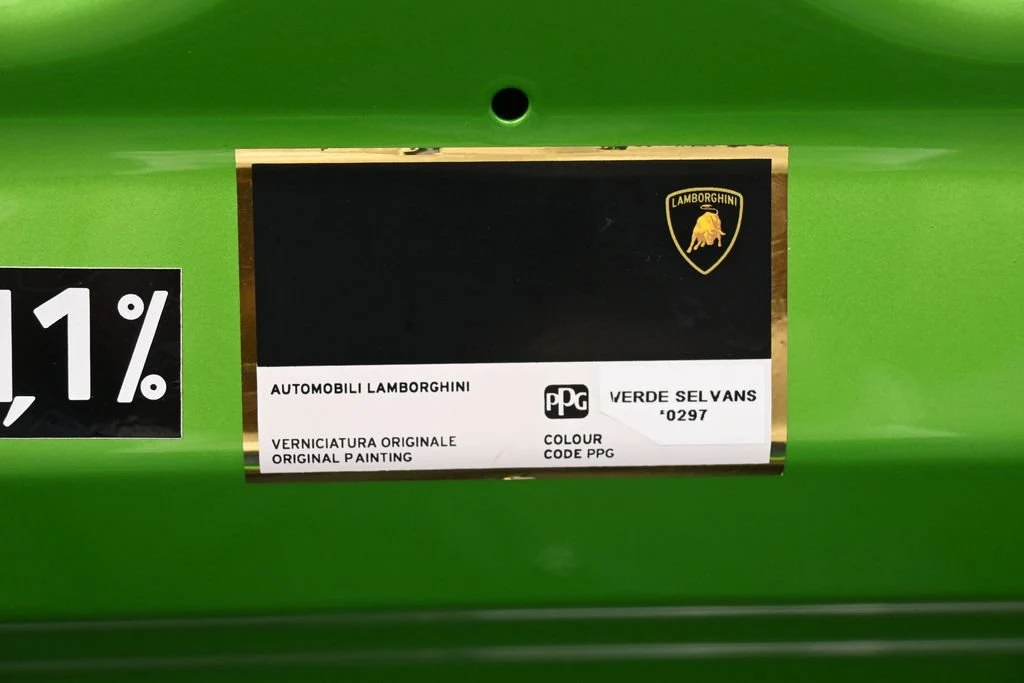 2022 Lamborghini Huracán EVO RWD Spyder interior, door sill, Nero Ade