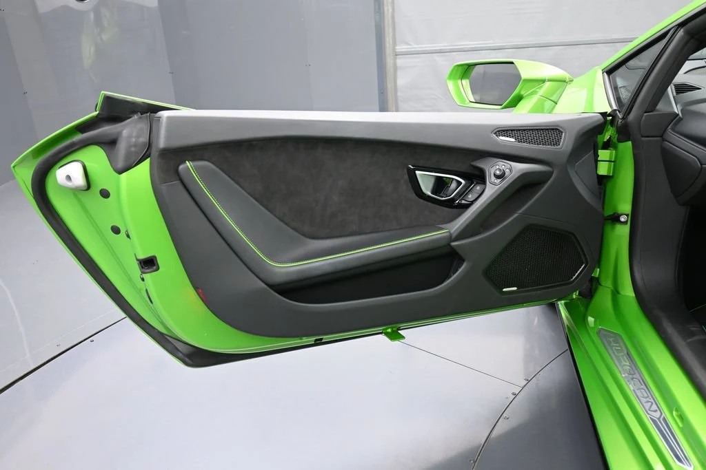 2022 Lamborghini Huracán EVO RWD Spyder interior, door panel, Nero Ade