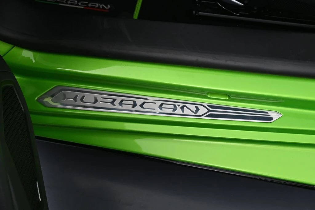 2022 Lamborghini Huracán EVO RWD Spyder interior, door sill, Nero Ade