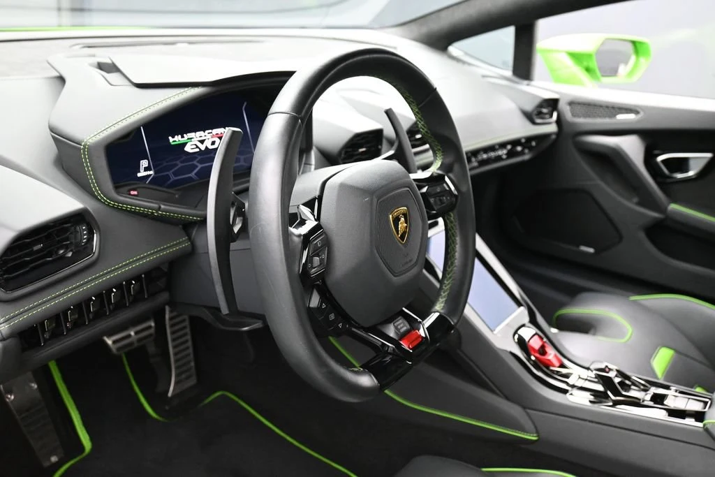 2022 Lamborghini Huracán EVO RWD Spyder interior, dashboard, Nero Ade