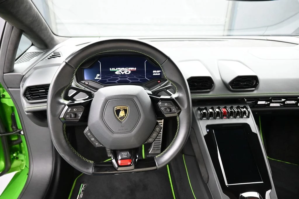 2022 Lamborghini Huracán EVO RWD Spyder interior, dashboard, Nero Ade