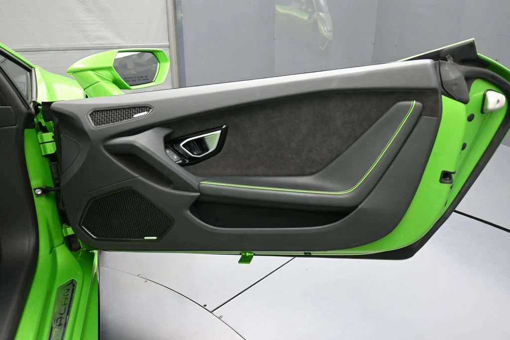 2022 Lamborghini Huracán EVO RWD Spyder interior, door panel, Nero Ade