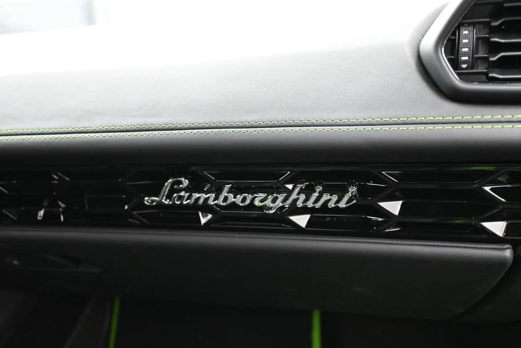 2022 Lamborghini Huracán EVO RWD Spyder interior, door sill, Nero Ade