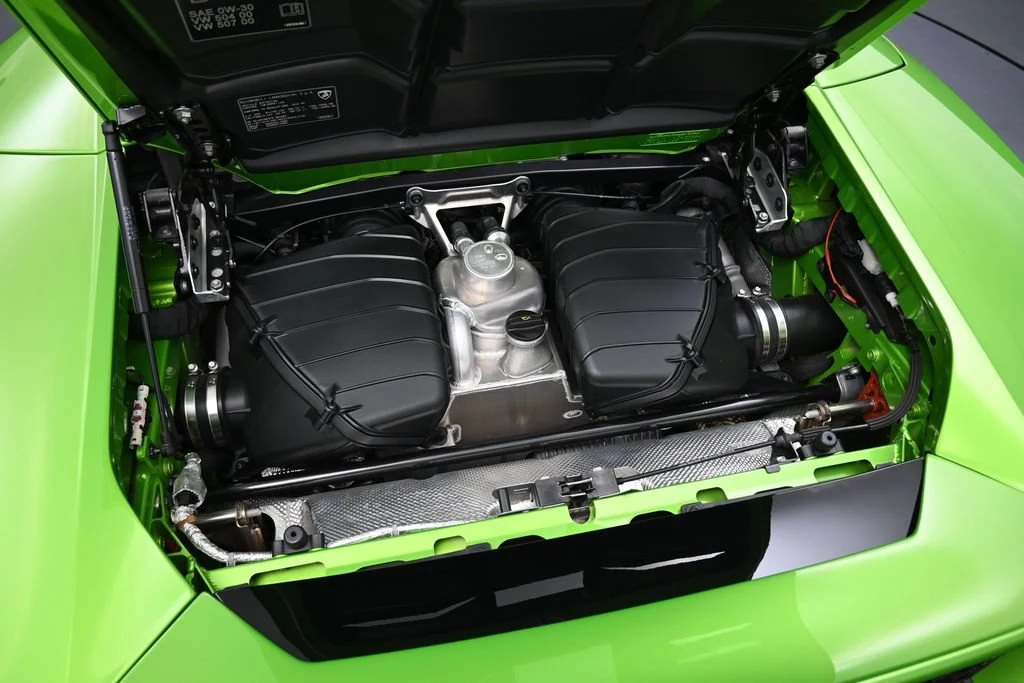 2022 Lamborghini Huracán EVO RWD Spyder engine