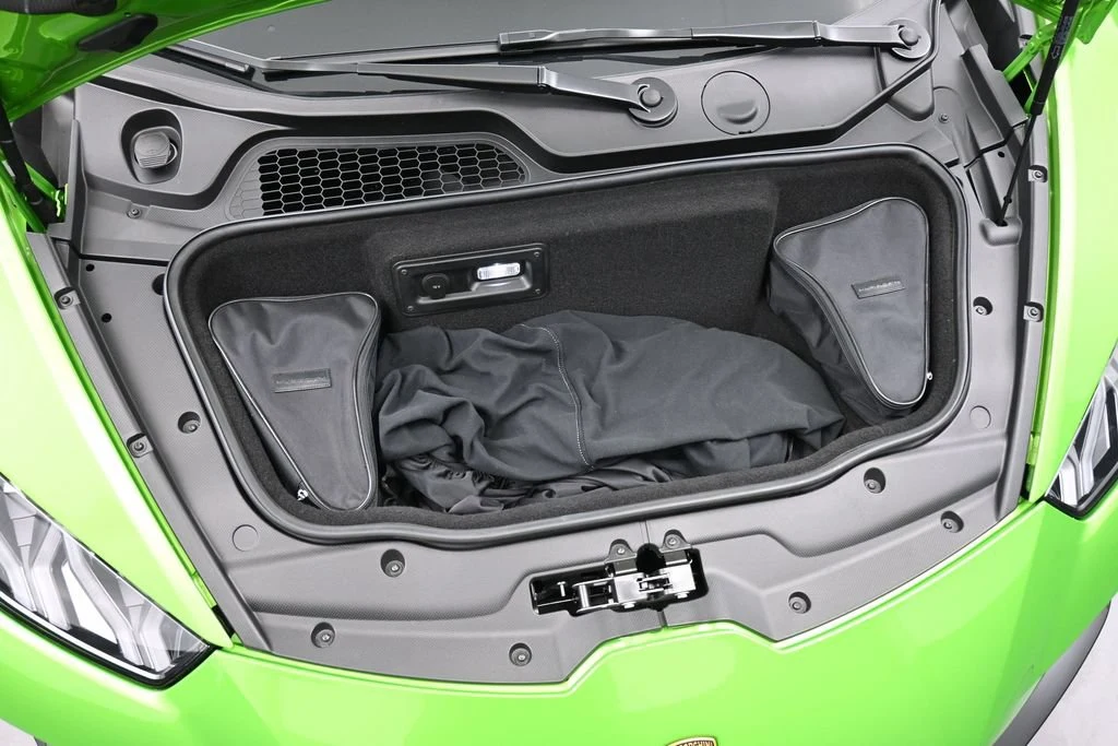 2022 Lamborghini Huracán EVO RWD Spyder trunk