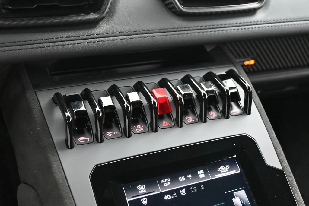 2023 Lamborghini Huracán Tecnica interior, center console, Nero Ade/Bianco Leda