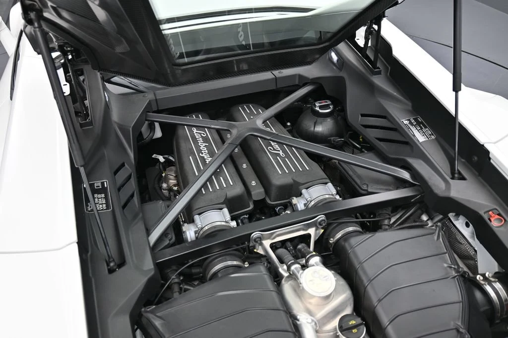 2023 Lamborghini Huracán Tecnica engine