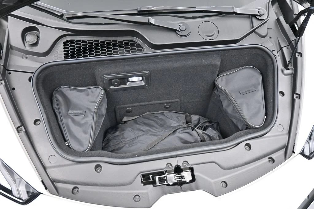 2023 Lamborghini Huracán Tecnica trunk