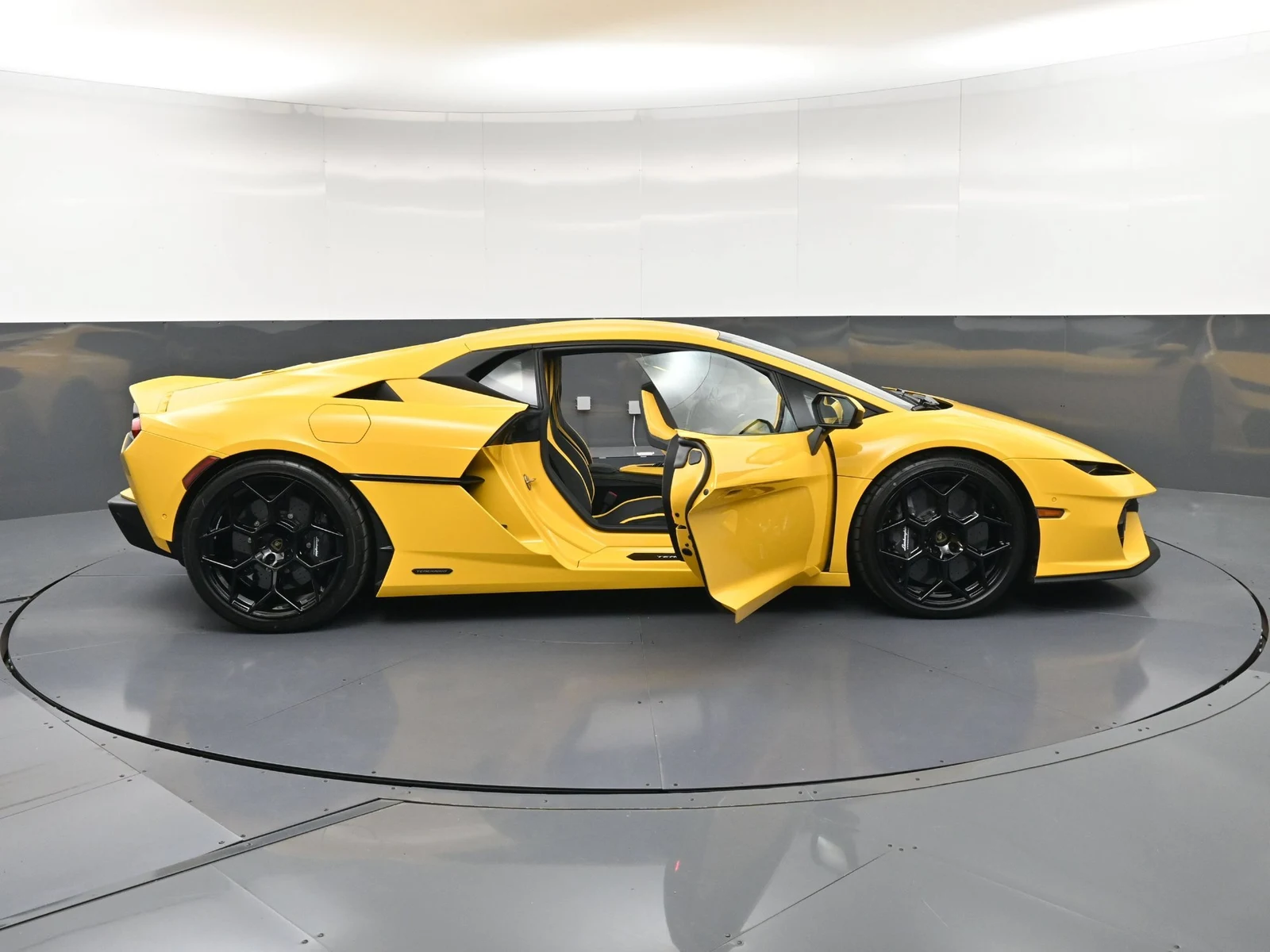 2026 Lamborghini Temerario for sale, exterior, Yellow