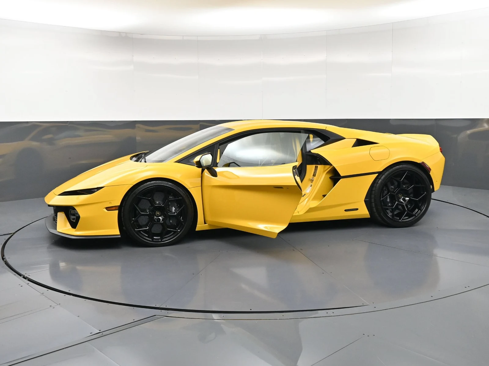 2026 Lamborghini Temerario for sale, exterior, Yellow