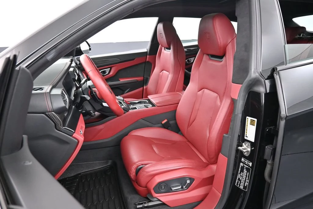 2021 Lamborghini Urus interior, seats