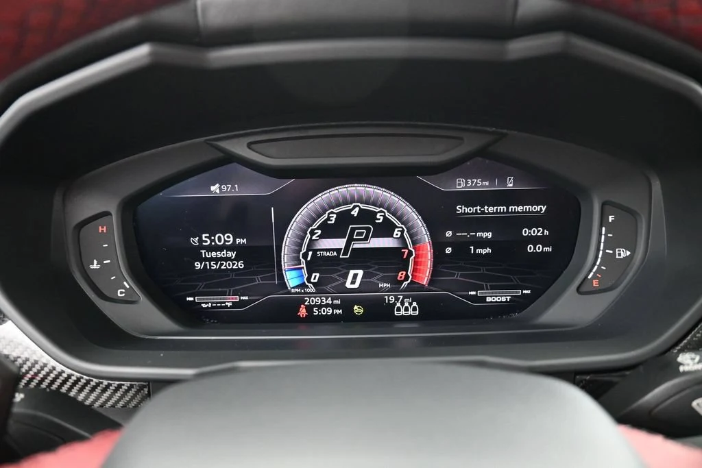 2021 Lamborghini Urus interior