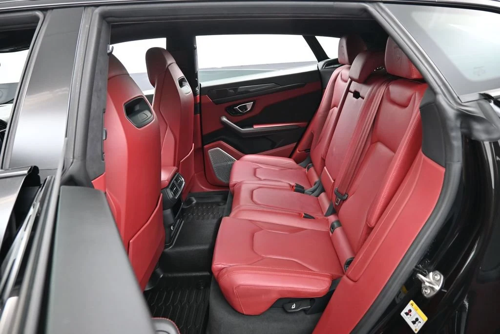 2021 Lamborghini Urus interior, seats