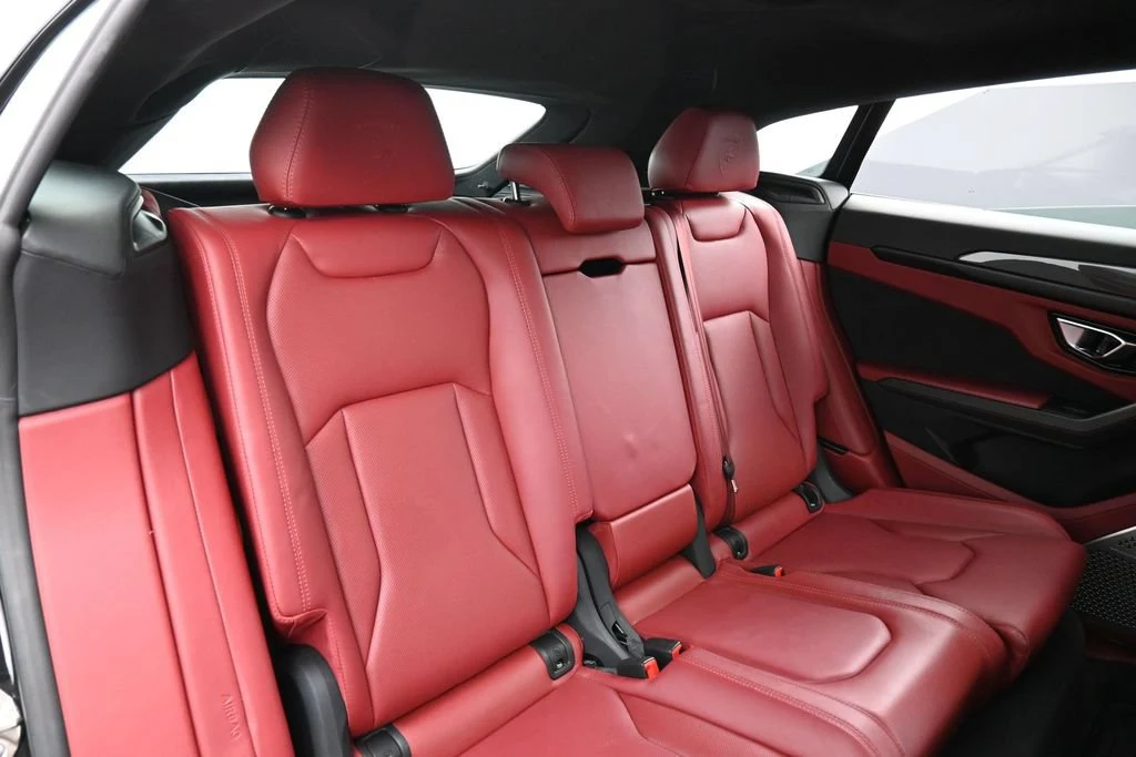 2021 Lamborghini Urus interior, seats