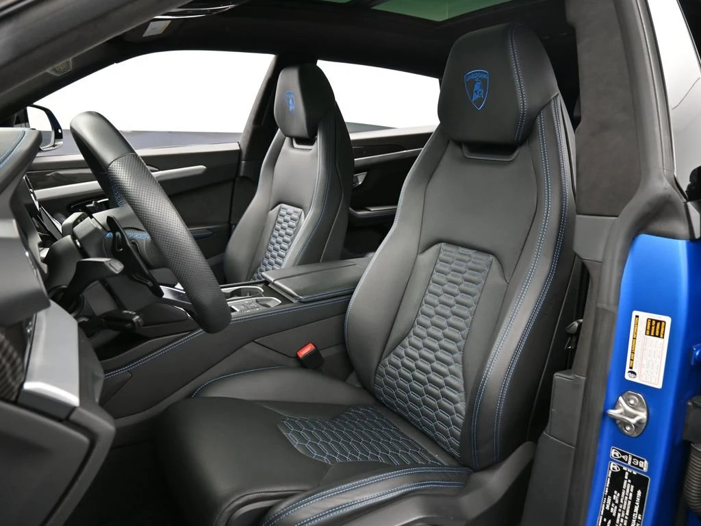 2021 Lamborghini Urus interior, seats