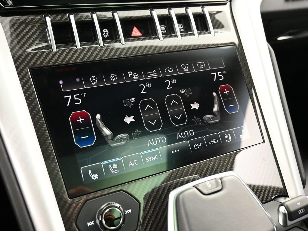 2021 Lamborghini Urus interior, center console
