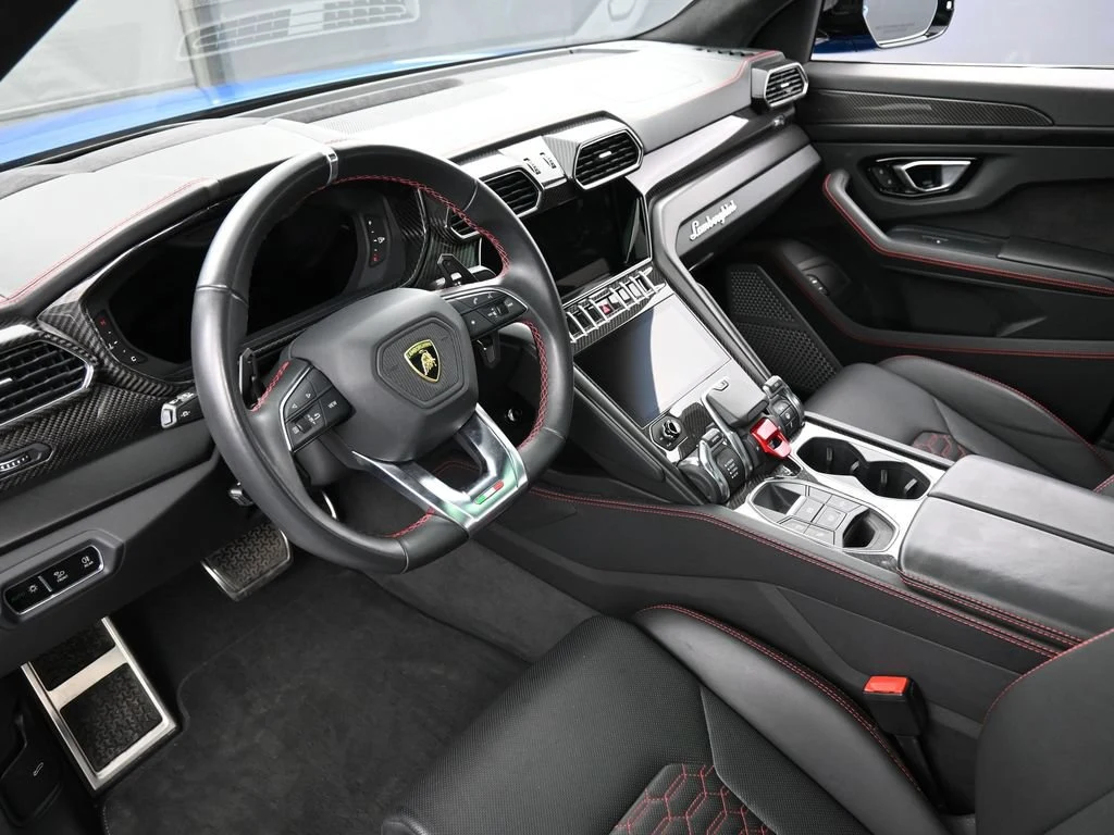 2022 Lamborghini Urus Graphite Capsule interior