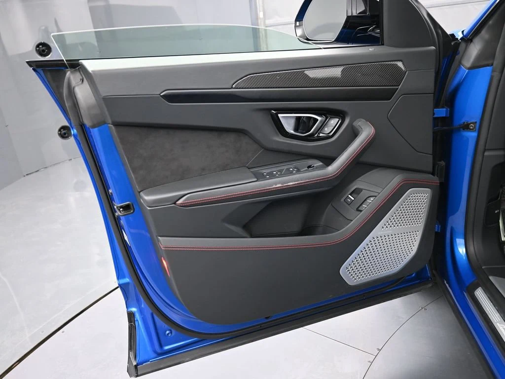 2022 Lamborghini Urus Graphite Capsule interior, door panel