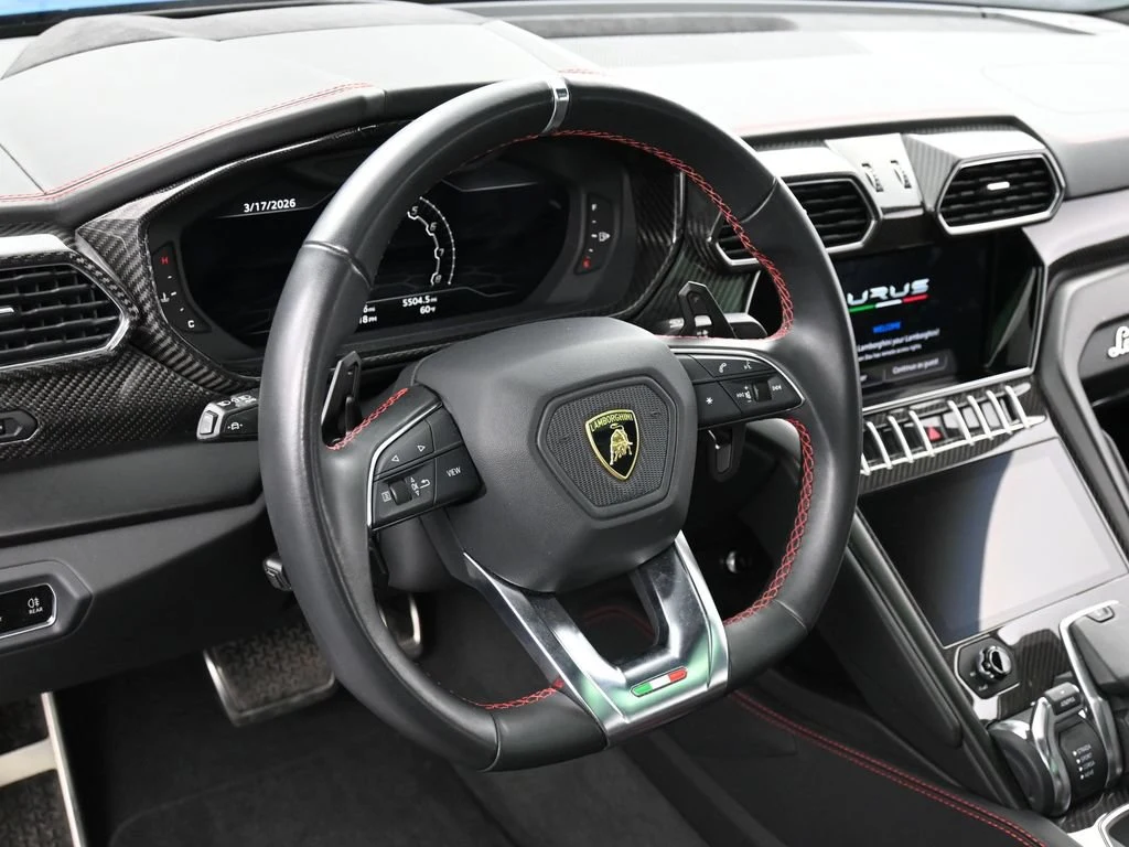2022 Lamborghini Urus Graphite Capsule interior