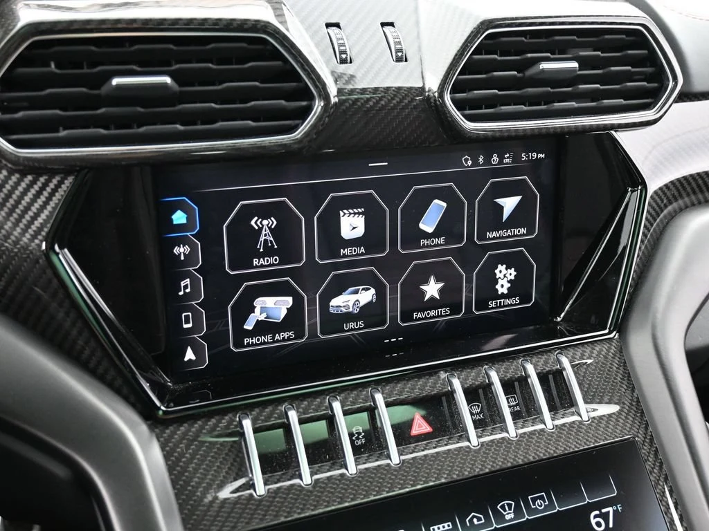 2022 Lamborghini Urus Graphite Capsule interior