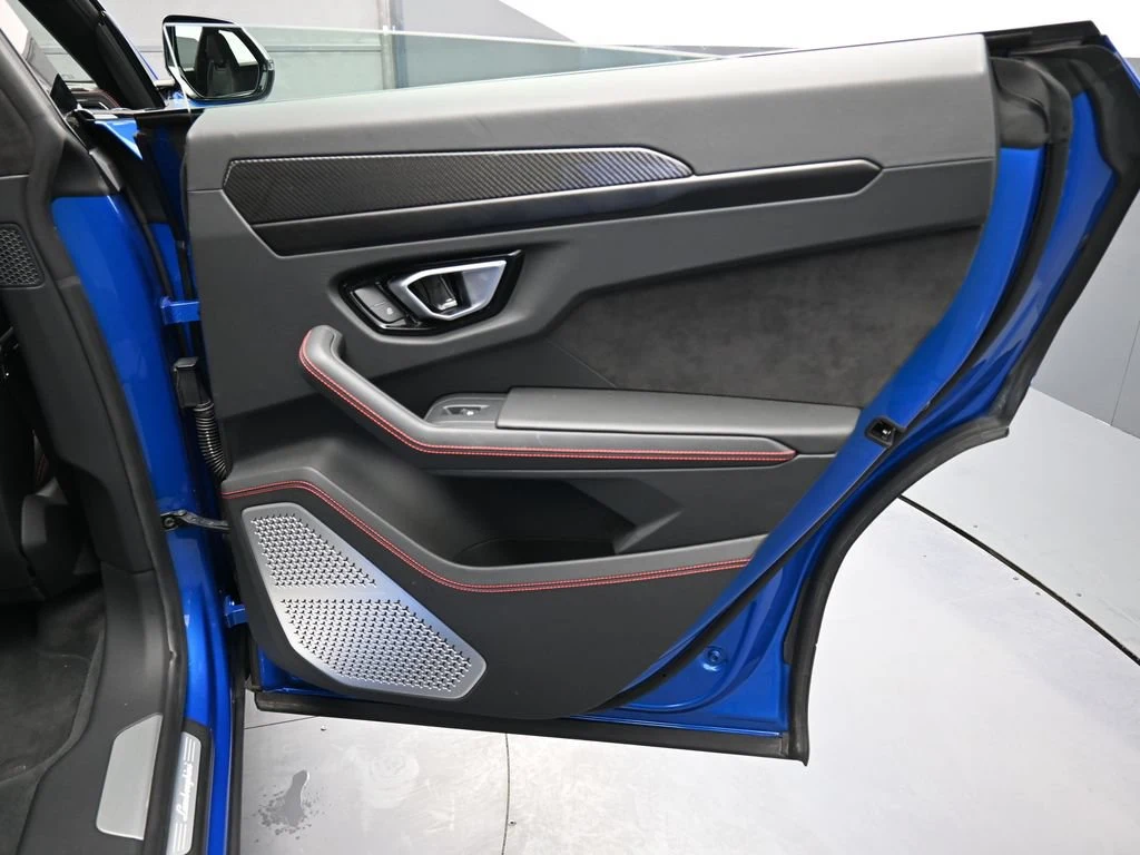 2022 Lamborghini Urus Graphite Capsule interior, door panel