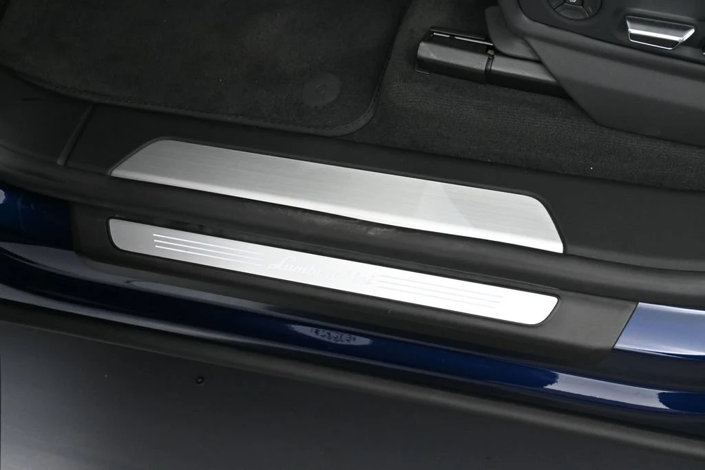 2023 Lamborghini Urus S interior, door sill, Nero Ade