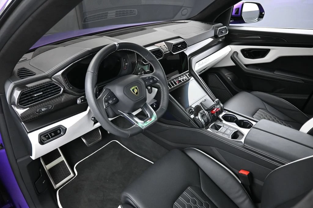2024 Lamborghini Urus S interior, dashboard, Nero Ade/Bianco Leda