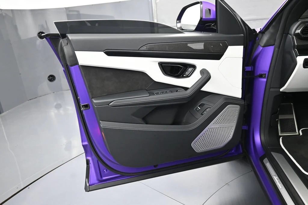 2024 Lamborghini Urus S interior, door panel, Nero Ade/Bianco Leda