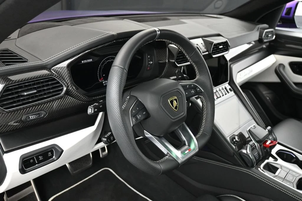 2024 Lamborghini Urus S interior, Nero Ade/Bianco Leda