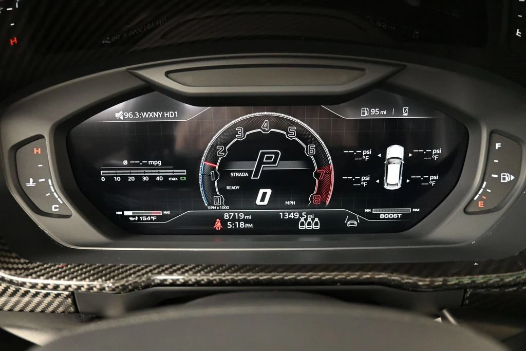 2024 Lamborghini Urus S interior, Nero Ade/Bianco Leda