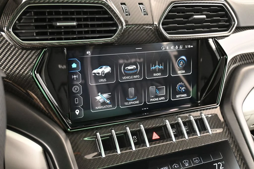 2024 Lamborghini Urus S interior, Nero Ade/Bianco Leda
