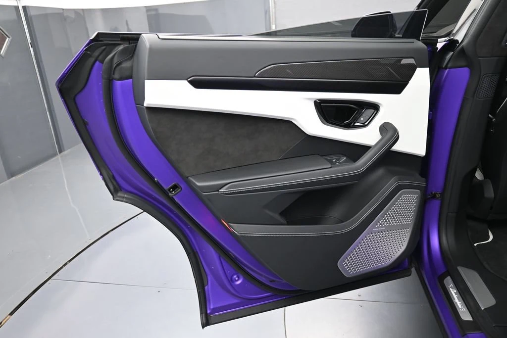 2024 Lamborghini Urus S interior, door panel, Nero Ade/Bianco Leda