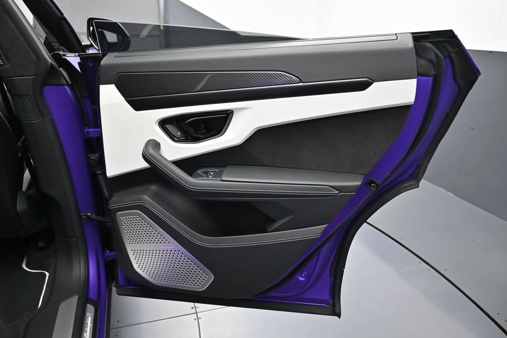 2024 Lamborghini Urus S interior, door panel, Nero Ade/Bianco Leda