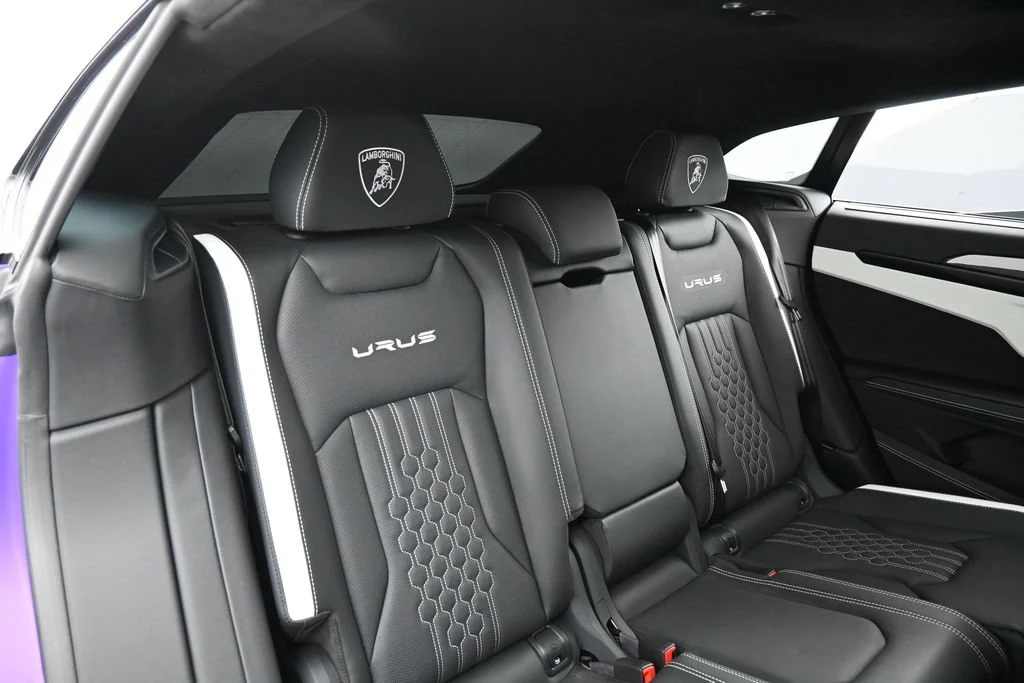 2024 Lamborghini Urus S interior, seats, Nero Ade/Bianco Leda