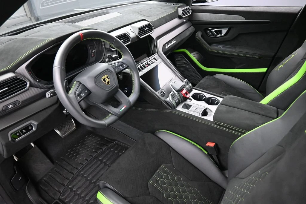 2024 Lamborghini Urus Performante interior, Nero Cosmus/Verde Faurus