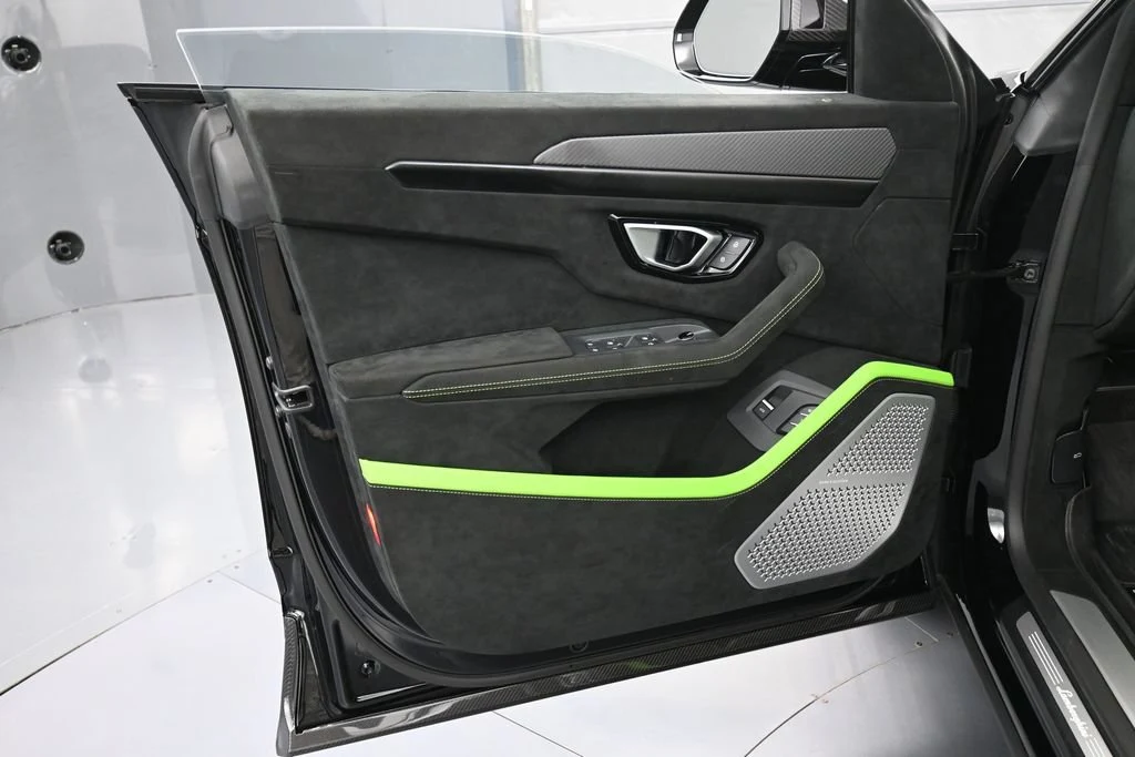 2024 Lamborghini Urus Performante interior, door panel, Nero Cosmus/Verde Faurus