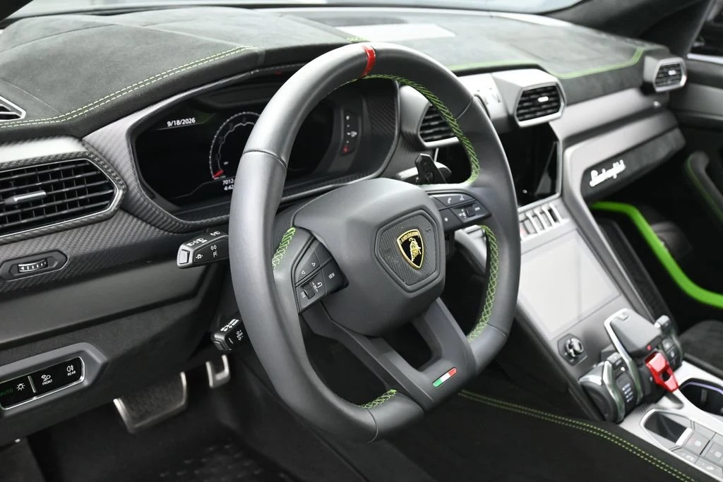 2024 Lamborghini Urus Performante interior, Nero Cosmus/Verde Faurus