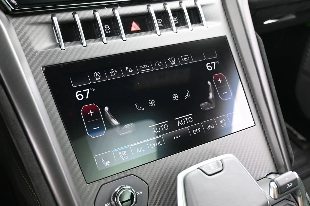 2024 Lamborghini Urus Performante interior, center console, Nero Cosmus/Verde Faurus