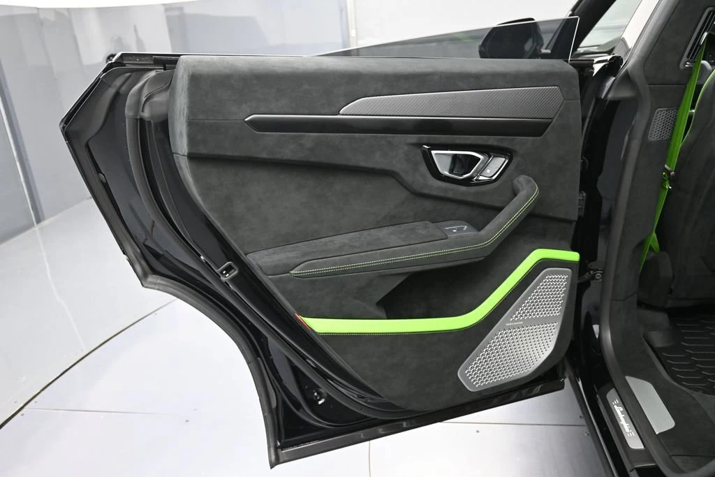 2024 Lamborghini Urus Performante interior, door panel, Nero Cosmus/Verde Faurus