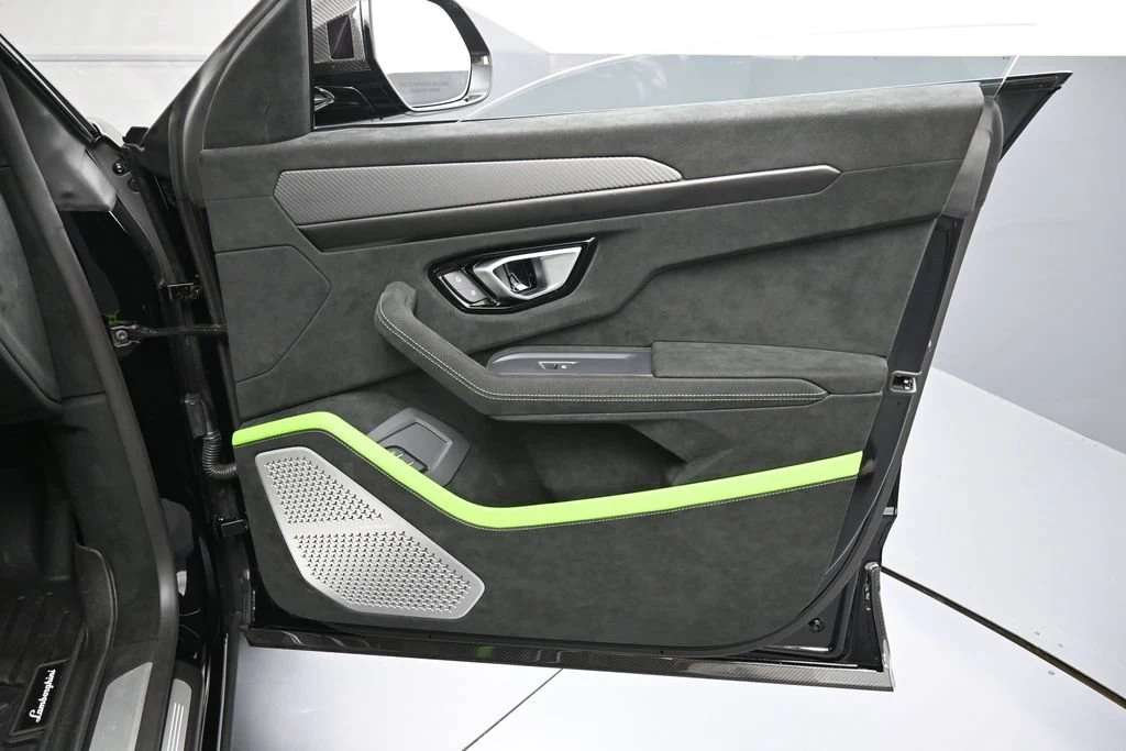 2024 Lamborghini Urus Performante interior, door panel, Nero Cosmus/Verde Faurus