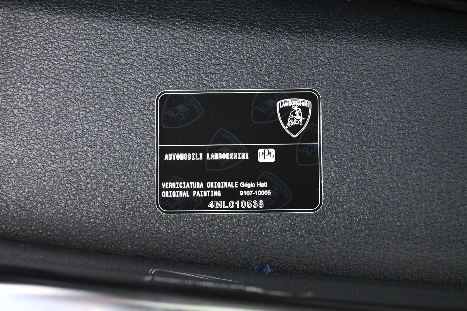 2024 Lamborghini Urus S interior, door sill, Nero Ade/Arancio Leonis