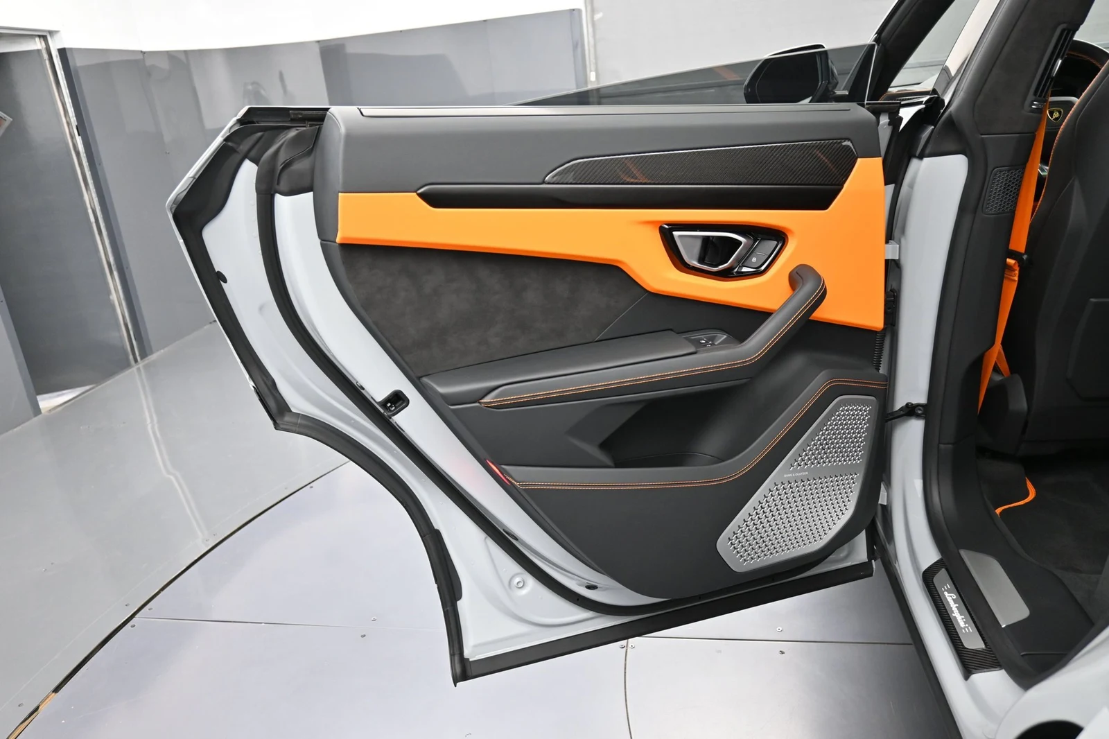 2024 Lamborghini Urus S interior, door panel, Nero Ade/Arancio Leonis