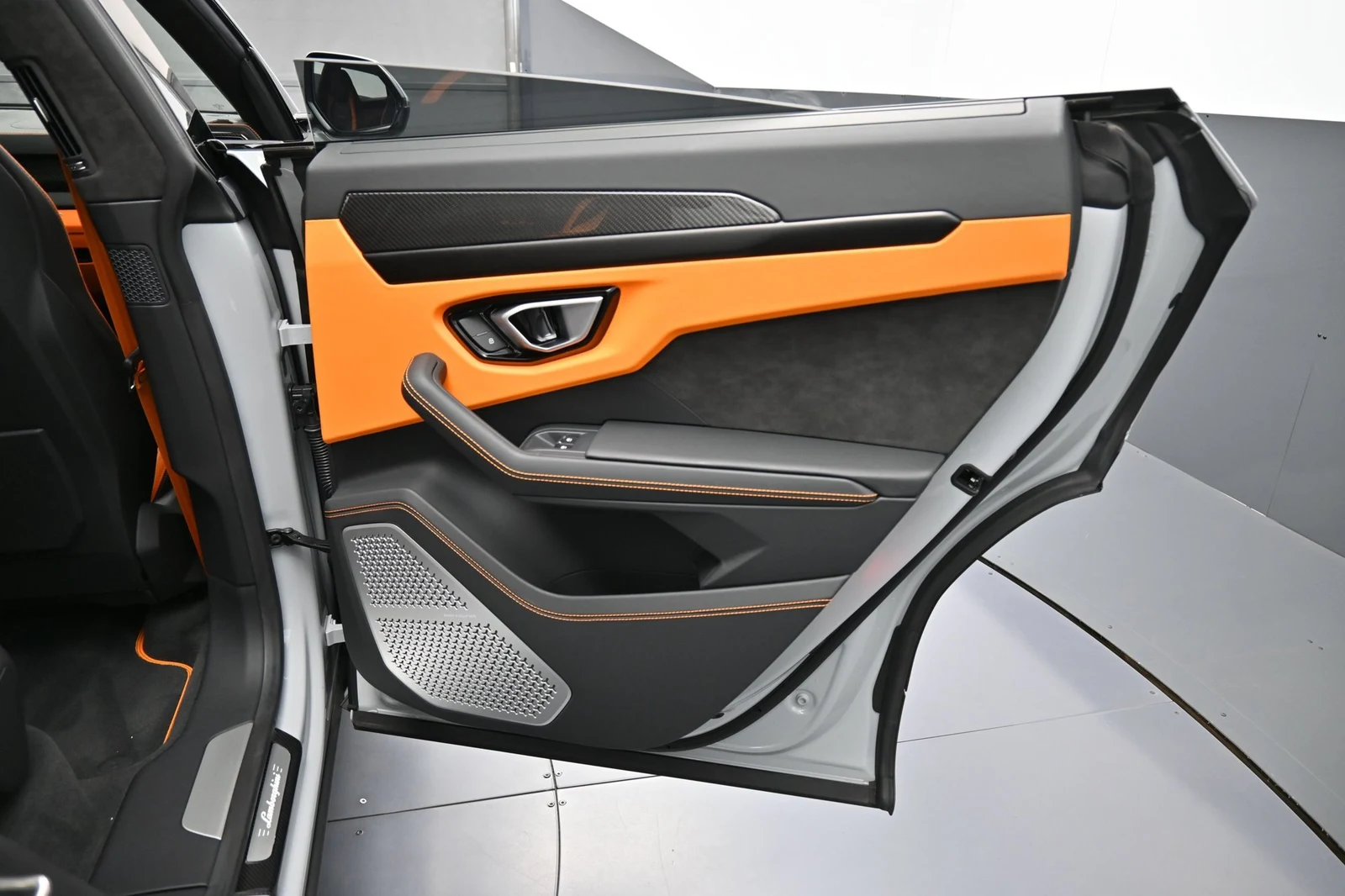 2024 Lamborghini Urus S interior, door panel, Nero Ade/Arancio Leonis