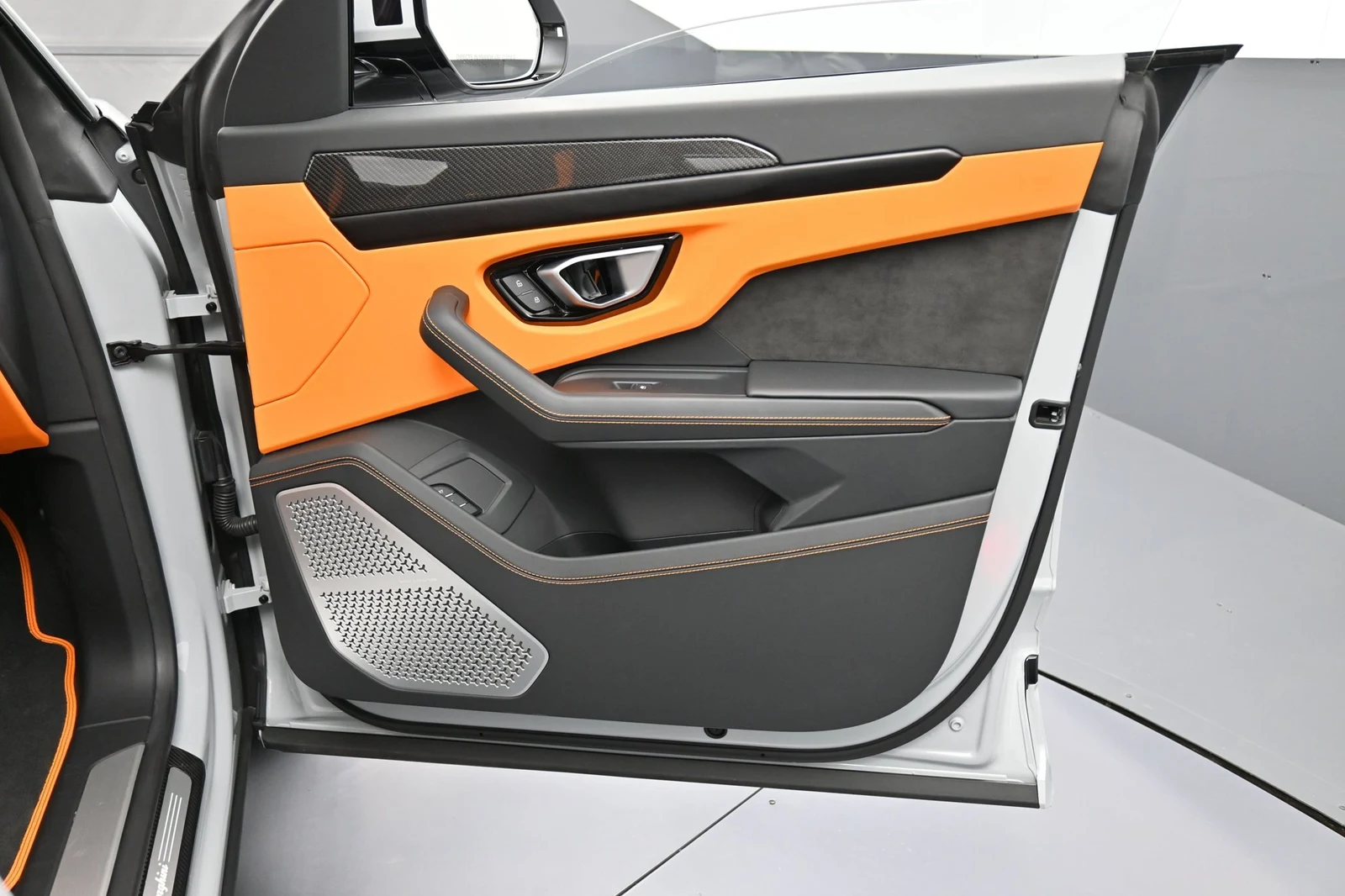 2024 Lamborghini Urus S interior, door panel, Nero Ade/Arancio Leonis