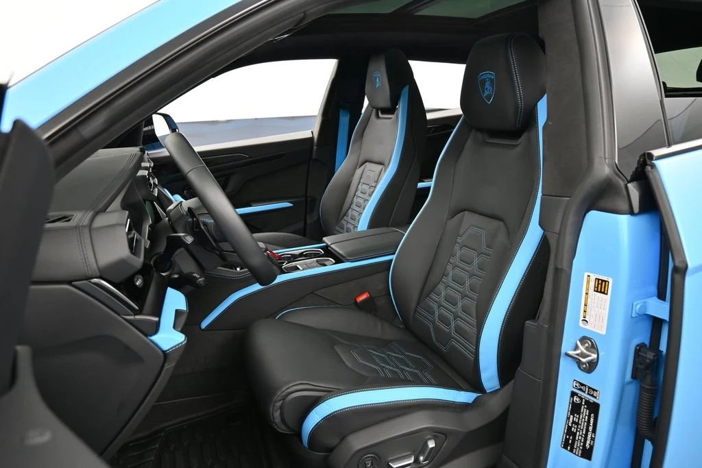 2025 Lamborghini Urus SE interior, seats